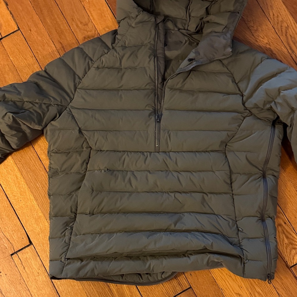 lululemon athletica Men's Puffer Jacket - Green - Picture 4 of 4